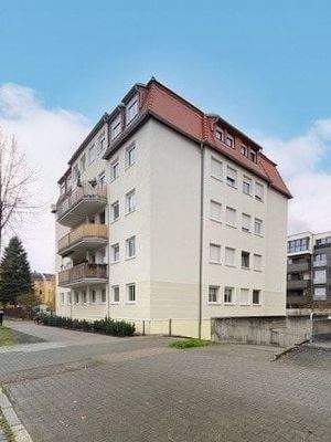 Giebelseite mit Tiefgarageneinfahrt