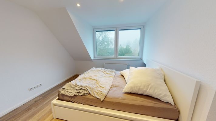 H1 Schlafzimmer DG