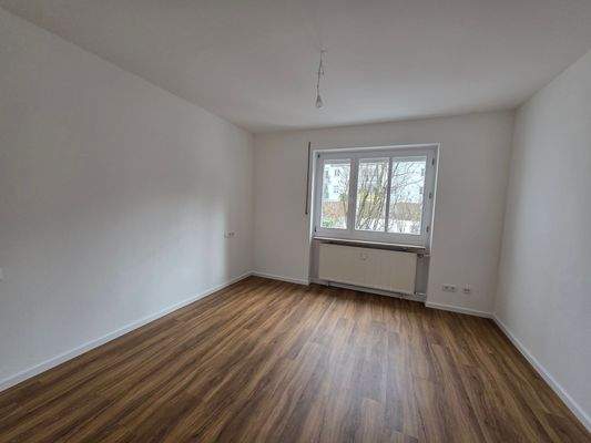 Helles Zimmer mit Fenster