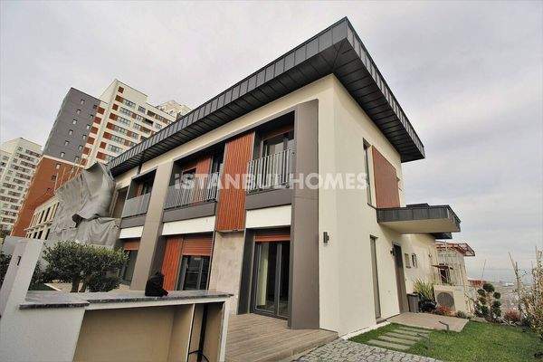 Villas with Garden and Terrace in Basaksehir Istanbul