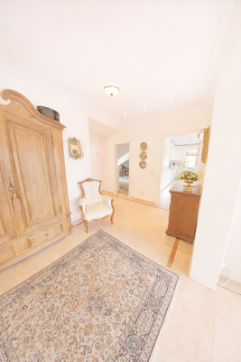 Stilvolle Galerie-Diele 