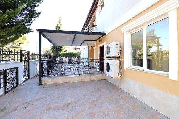 Detached House with Forest Views in Antalya Kepez