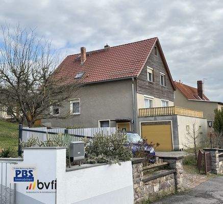 Zufahrt zum Wohnhaus, Doppelgarage , Terrasse uvm.