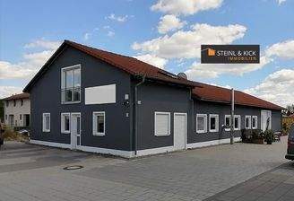 Hallengebäude mit ELW