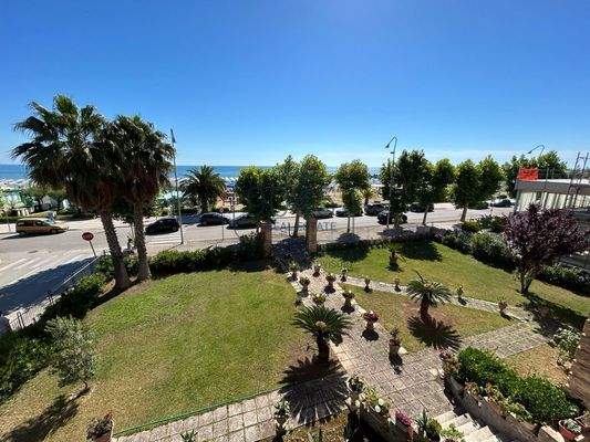 Historische Villa mit Garten direkt am Meer in Giulianova Lido - Abruzzen