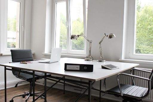 Schreibtischplätze