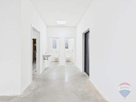 EG Gang von der Halle / Ausstellung Richtung Küche und WC´s