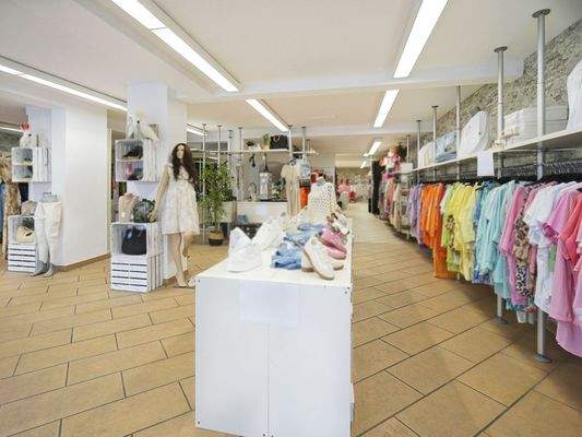 Einladender Store-Eingang