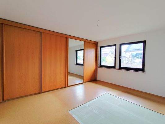 Schlafzimmer mit Einbauschrank