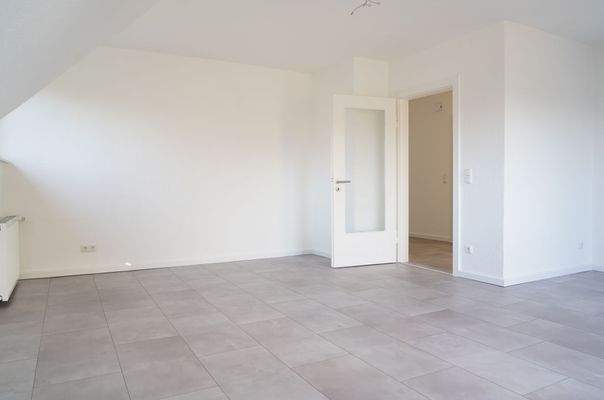 großzügiges Wohnzimmer