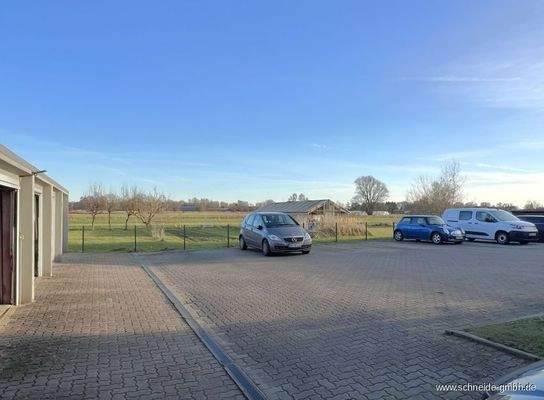 Parkplatz auf dem Hof