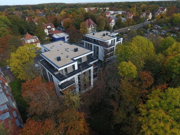 NEUBAU in BESTLAGE | 2 x XXL TERRASSEN / 2 x BÄDER + GÄSTE-WC / 70m² Wohnen mit  KAMINANSCHLUSS / 7.000m² eingezäuntes GRUNDSTÜCK / TIEFGARAGE