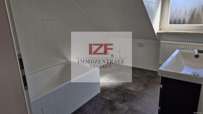 Wannenbad mit Waschmaschinenanschluss #1