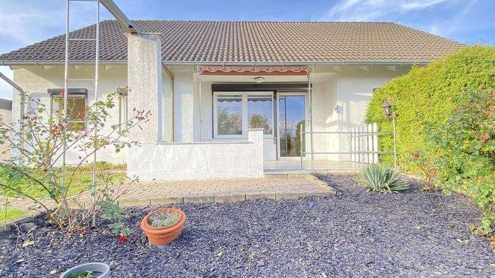 Rückansicht mit Terrasse 