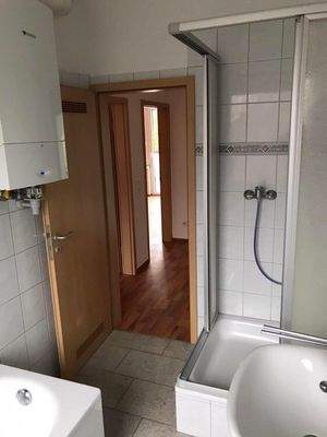 Badezimmer mit Dusche