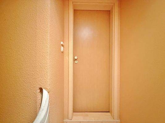 Eingang zu den Räumlichkeiten im DG