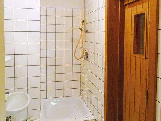 Sauna-Vorraum mit Dusche; Saunatechnik Witte, Typ ESG