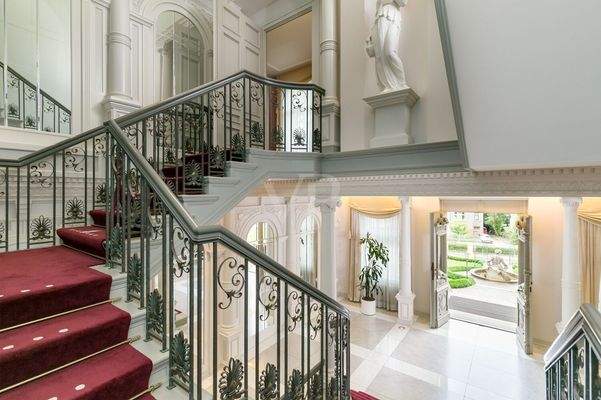 Aufgang ins Obergeschoss