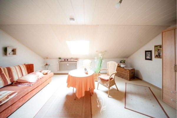 Dachgeschoss: zusätzliches Dachzimmer (Hobby, Büro, Teenager)