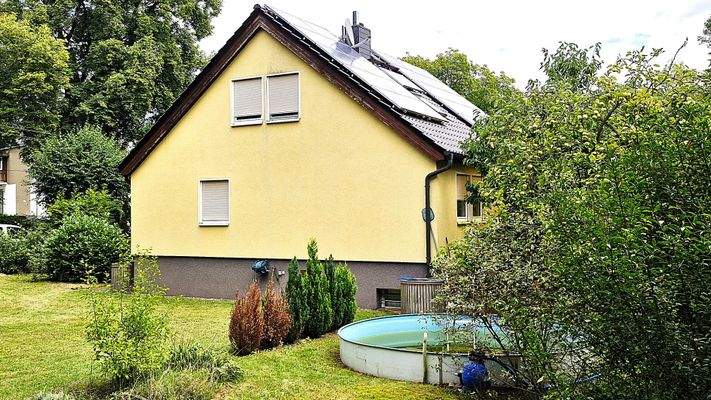 Giebel Westseite und Dach mit Solar