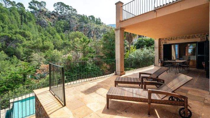 Haus zum Verkauf in erster Meereslinie von Cala Deyá, Mallorca