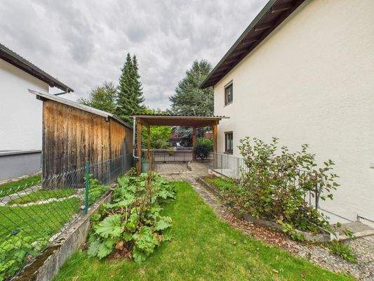 Gartenansicht Außenstellplatz