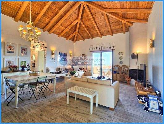 e27b03b082bd4ae3b4a79f16e1acdc84-original