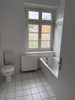 Wannenbad mit Fenster