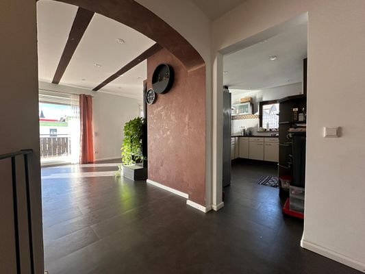 Blick zur Küche und Wohnzimmer