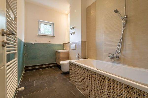 Wannenbad mit Fenster