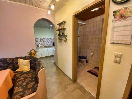 Einliegerwohnung Blick Küche und Bad