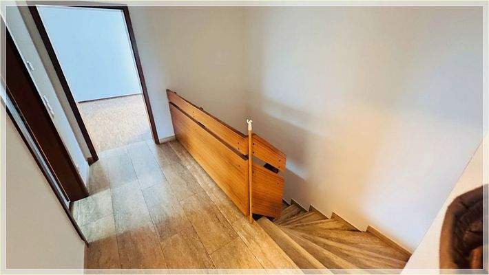 Flurbereich Treppe ins UG