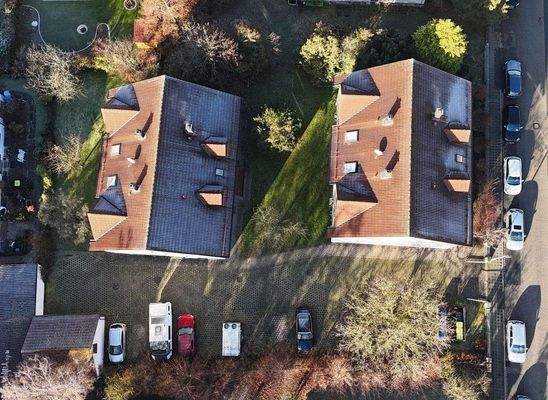 2 x Häuser mit Stellplätzen