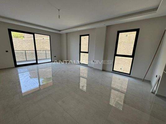Luxury Real Estate with Swimming Pool in Alanya Center