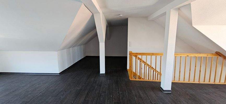Geräumiges Dachzimmer