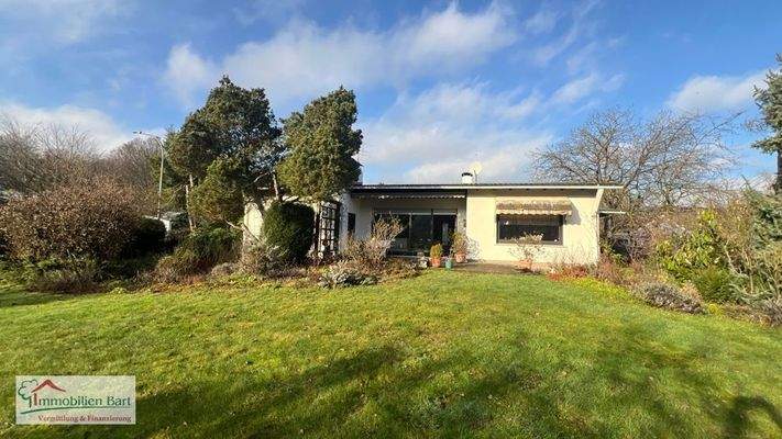 Rückansicht, ebener Garten