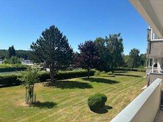 Großzügige Außenanlagen