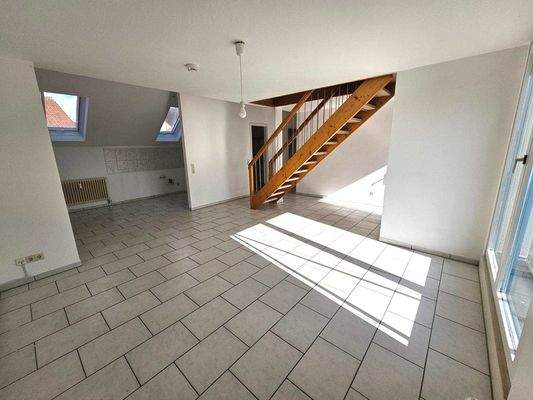 Wohnzimmer + Treppenaufgang