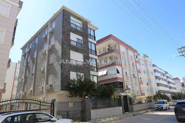 1-Bedroom Flat near Daily Amenities in Antalya Muratpaşa