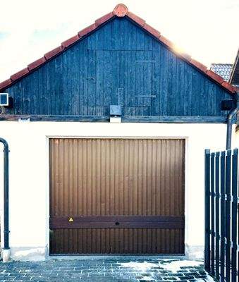 Garage mit elektrischen Tür- Funk- Sender