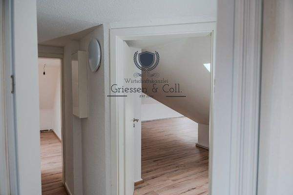 Flur DG mit Blick zum Elternschlafzimmer