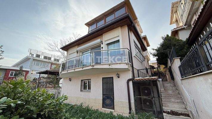 Sea View Spacious Villa with Private Garden in İzmir Turkey