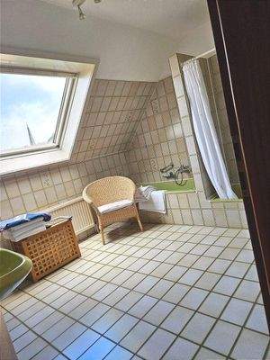 Bad mit Wanne u. Dusche