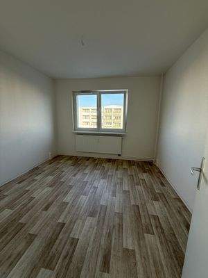 Leeres Zimmer mit Fenster