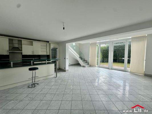 Untere Ebene mit offener EBK