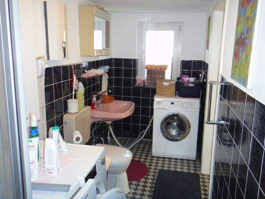 EG Bad mit Anschluß Waschmaschine