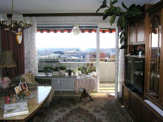 Wohn-Esszimmer mit Aussichtslage