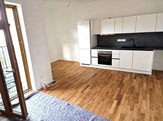 Wohnzimmer mit Blick zum Balkon