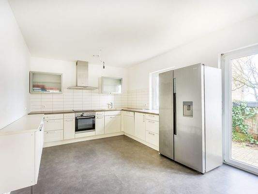 Küche mit Terrassenzugang