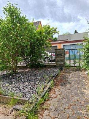 ..zum Ein-/Ausgang..